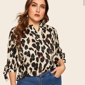 Leopard print 3/4 tie sleeve detail with split neck